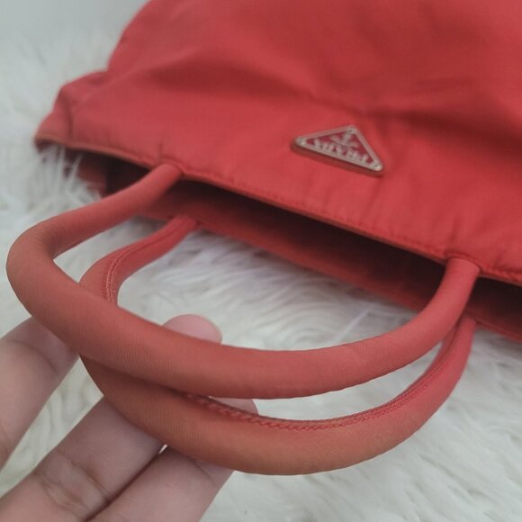 Prada red nylon triangle logo city tote bag - Picture 6 of 14